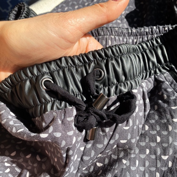 ▪️ STREET ONE PATTY GREY FAUX LEATHER LOOSE FIT HIGH WAIST BAGGY PANTS! - Picture 6 of 12